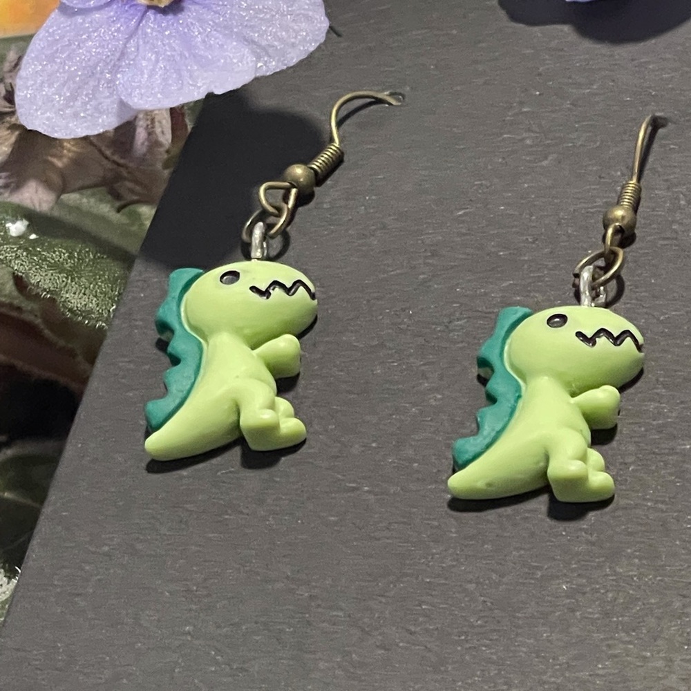 Green Dino earrings 🦖